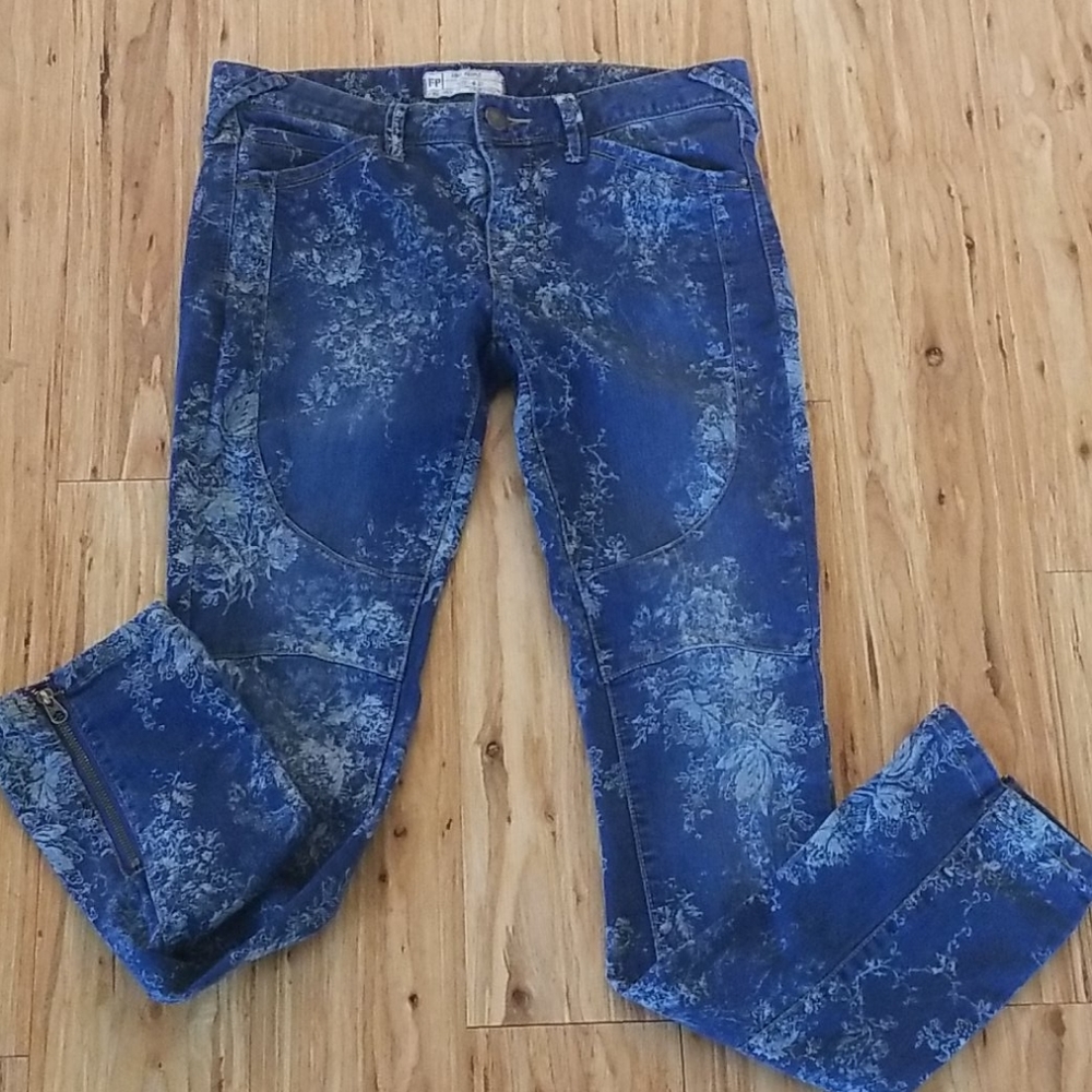 Free People Stenciled Blue Denim Jeans 27